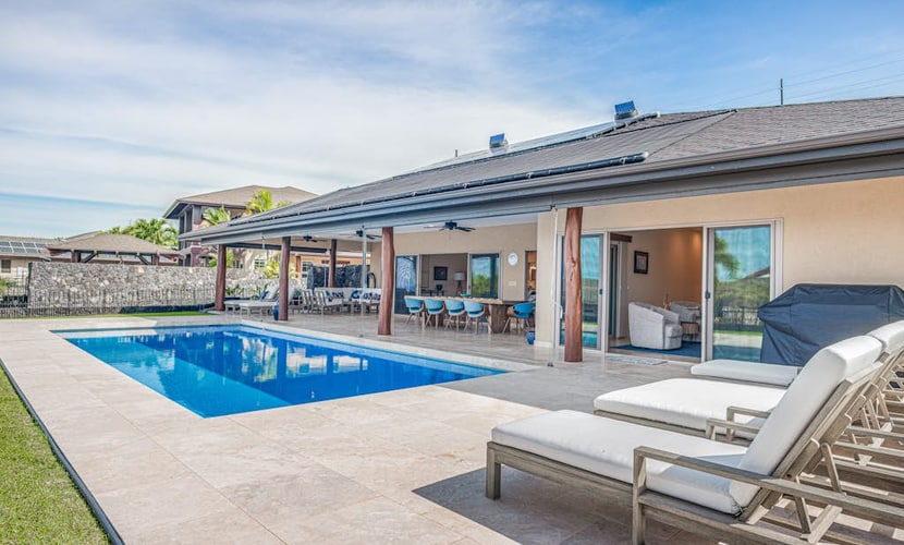 Stunning tropical retreat near the beach with pool, views & spacious lanai