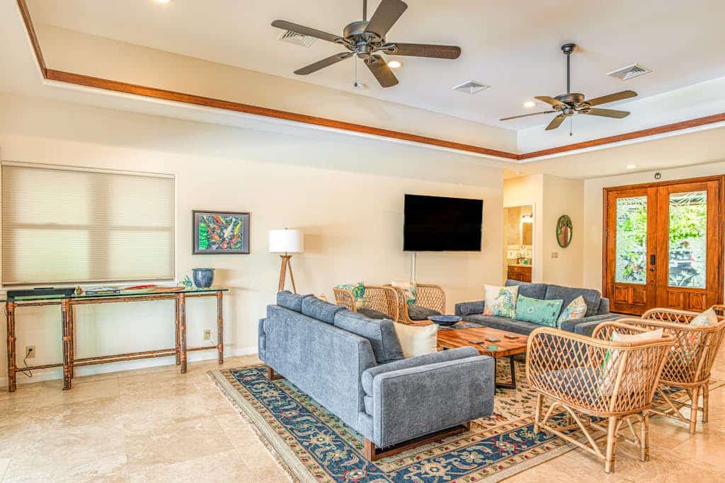 Stunning tropical retreat near the beach with pool, views & spacious lanai