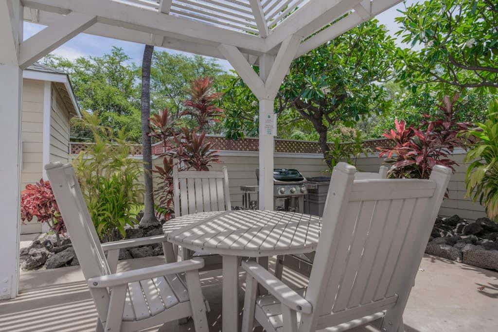 Golf course adjacent condo with heated pool, hot tub, fitness room, tennis