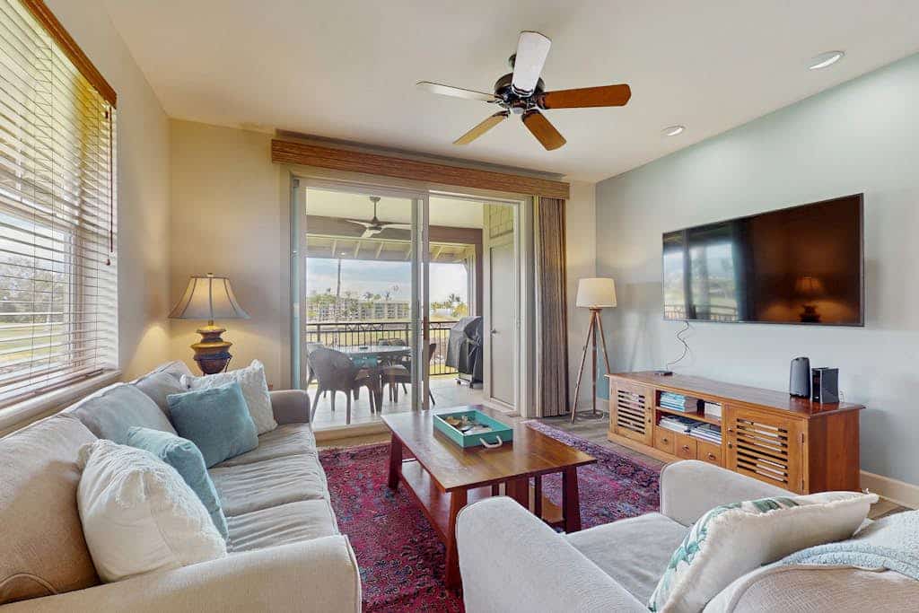 Luxury condo w/ ocean views, private lanai, full kitchen, shared pool & hot tub