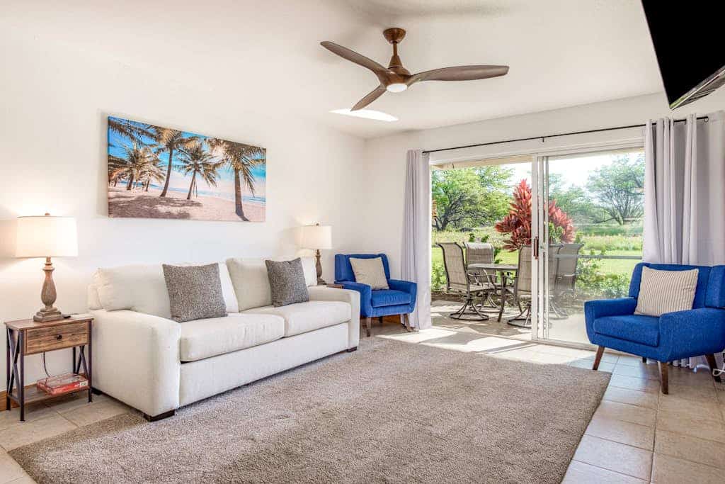 Fresh tropical stay with pool and hot tub access, large lanai, W/D - golf nearby