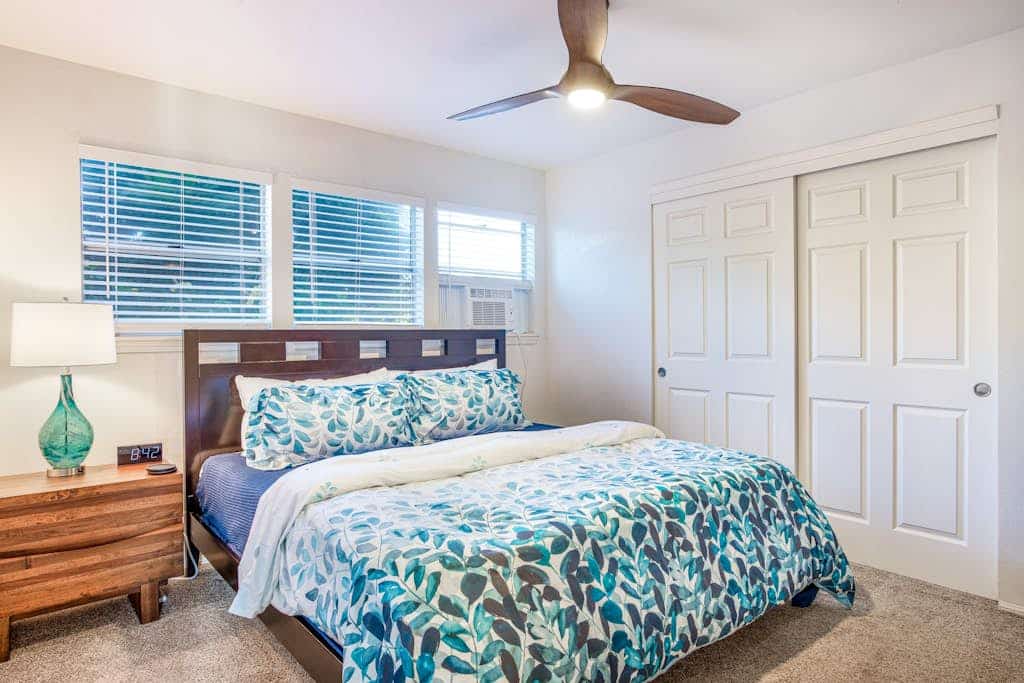 Fresh tropical stay with pool and hot tub access, large lanai, W/D - golf nearby