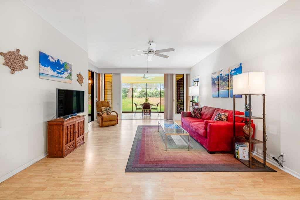 Golf course-front condo with heated pool, tennis, golf, golf views, BBQ, lanai