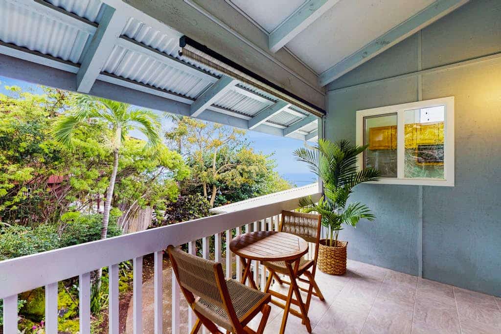 Cozy Ohana studio with lush landscaping, lanai with ocean views, gazebo, firepit
