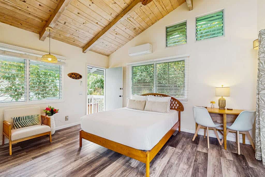 Cozy Ohana studio with lush landscaping, lanai with ocean views, gazebo, firepit