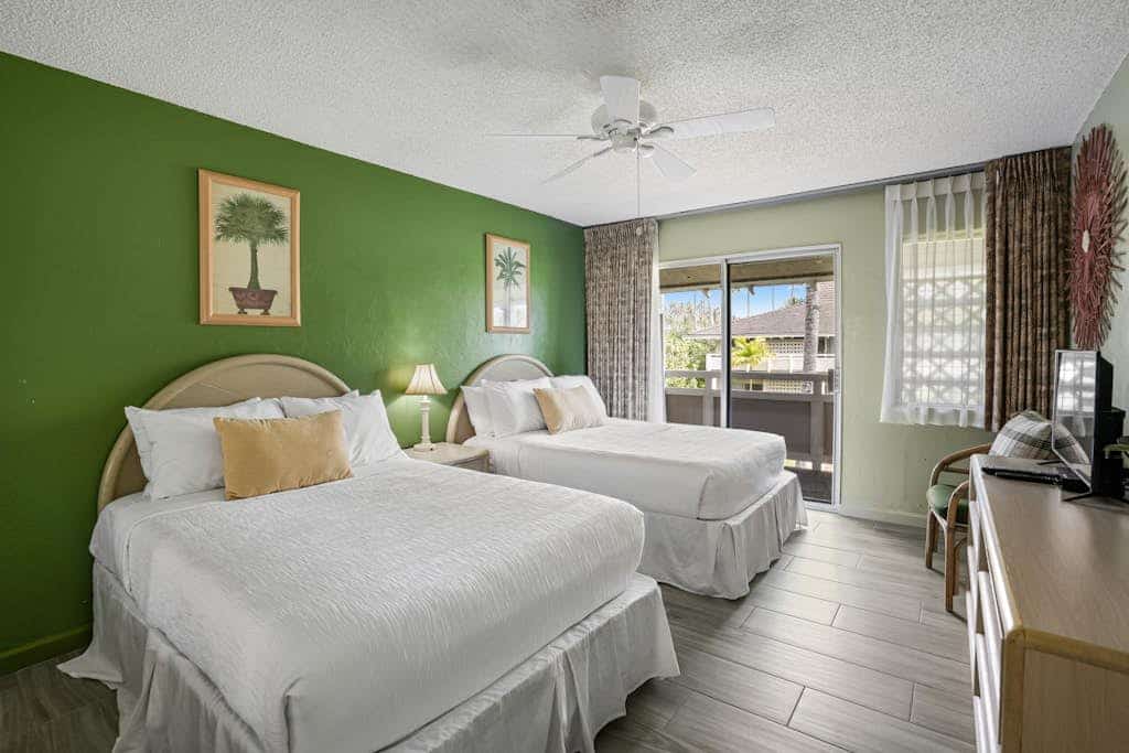 Newly Renovated condo with pool and hot tub - short distance from the beach