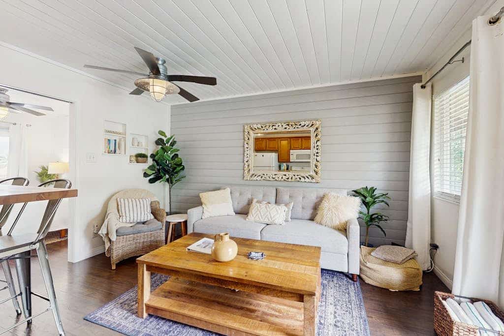 Charming condo with oceanfront pool, shared grill, A/C and beach access nearby