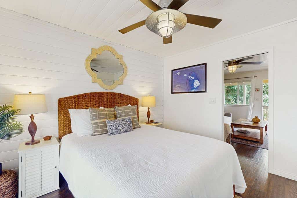 Charming condo with oceanfront pool, shared grill, A/C and beach access nearby