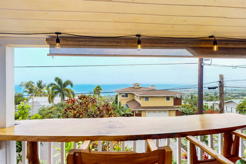 Pualani Island Getaway - Main House- 30-night minimum