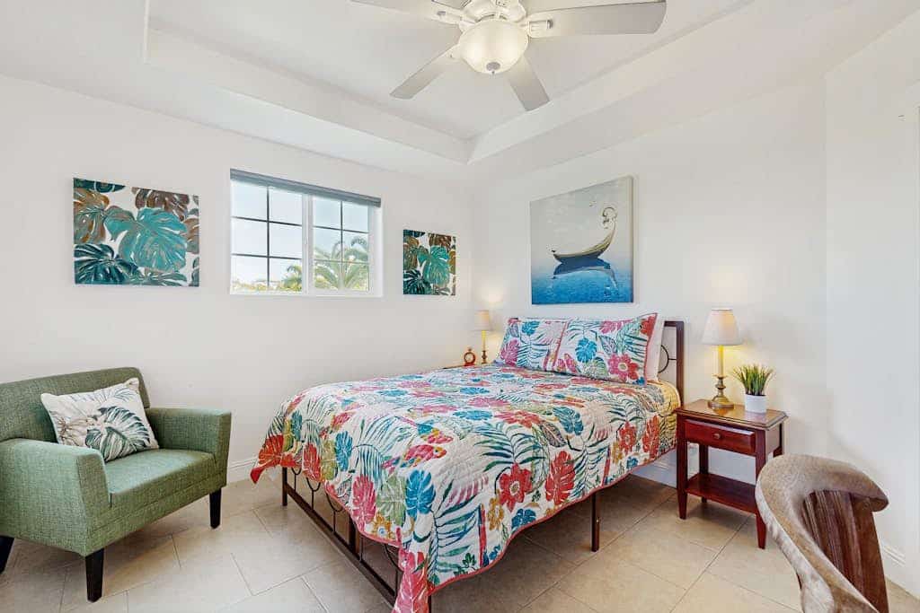 Cozy apartment on botanical estate near the ocean with WIFI & Smart TV