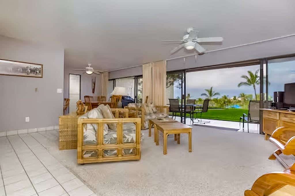 Charming condo w/ golf course view, lanai, gas grill - shared hot tub and pool