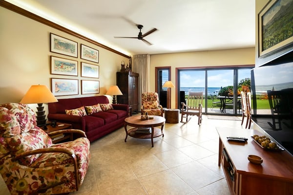 Oceanfront condo w/ private lanai, amazing views & pool access - steps to beach