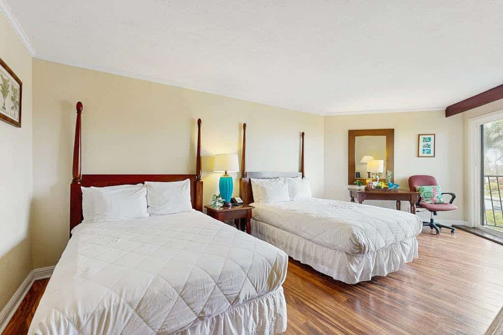 Oceanview getaway w/ shared pools, gym, & hot tub - walk to the beach!