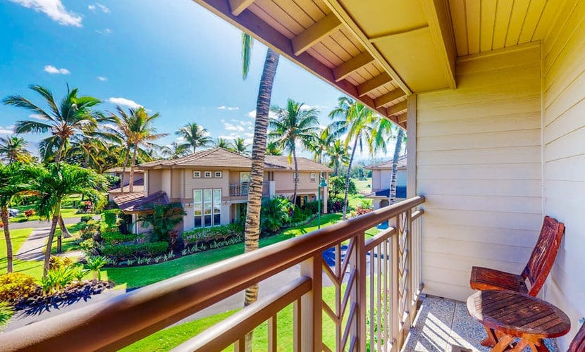 Spacious condo with lanai & balcony, located near tennis courts, pools & beach