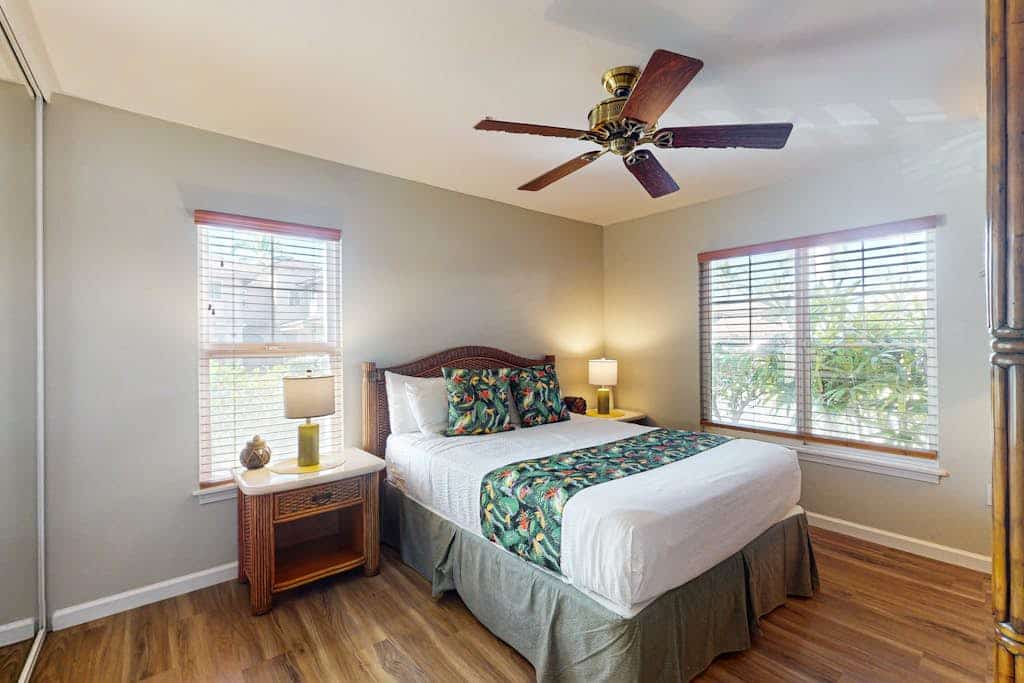 Spacious condo with lanai & balcony, located near tennis courts, pools & beach