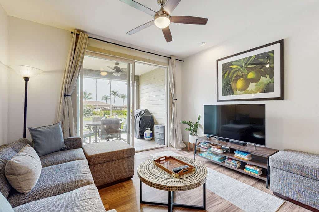 Garden-view condo with private lanai, pool, hot tub, gym, & on-site dining