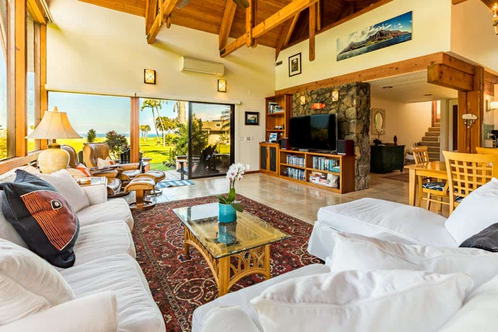 Ideal Makai Golf Course location, 2 primary suites plus loft, ocean view & AC