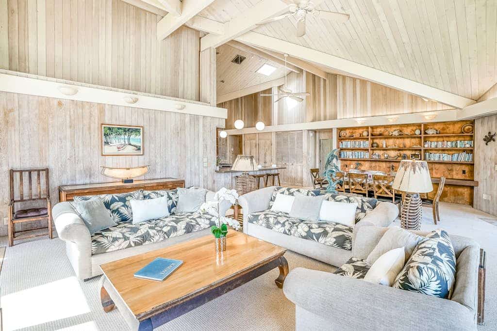 Beachfront estate with ocean views, private hot tub, beach gear & enclosed yard