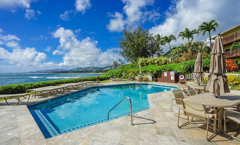 Quiet condo with lanai - steps from the beach & heated oceanfront pool