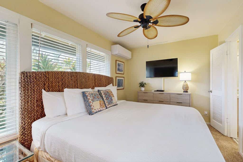 Private Corner Unit, AC throughout, Step free access, Walk to beach