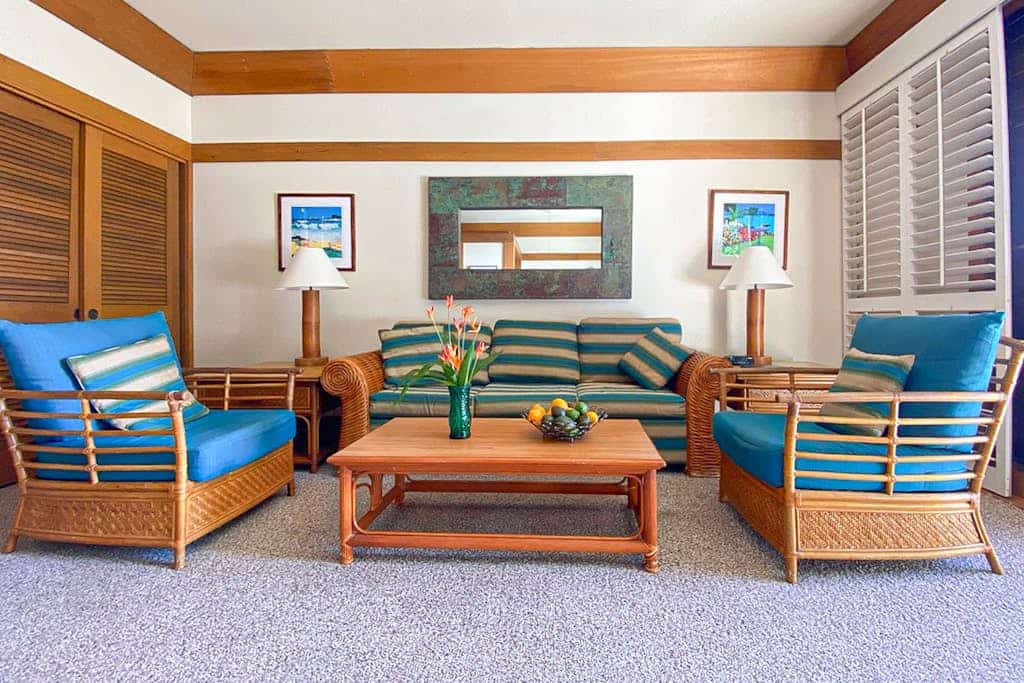 Minutes to Kiahuna Beach - 2nd-floor condo with lanai, pool & hot tub