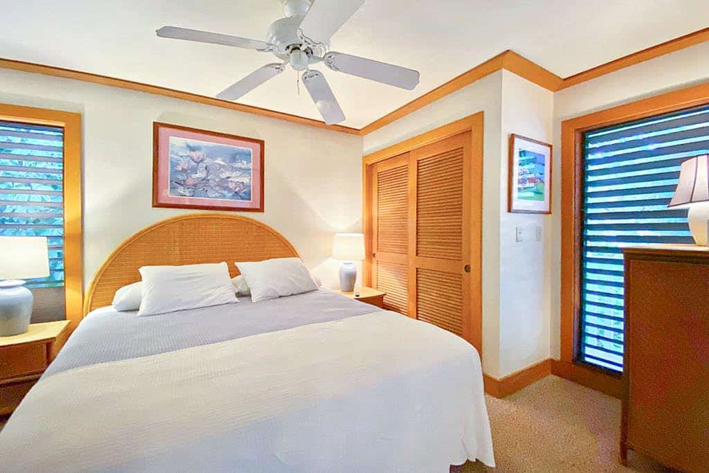 Minutes to Kiahuna Beach - 2nd-floor condo with lanai, pool & hot tub