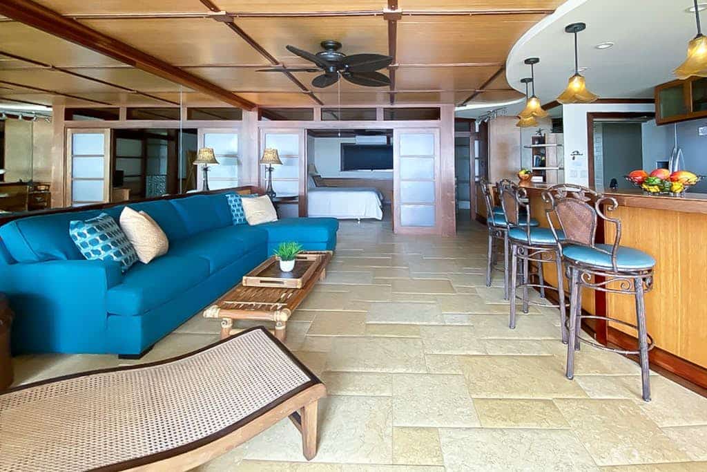 Oceanfront condo w/A/C, elevator, coastline views, lanai, hot tub, pool, tennis
