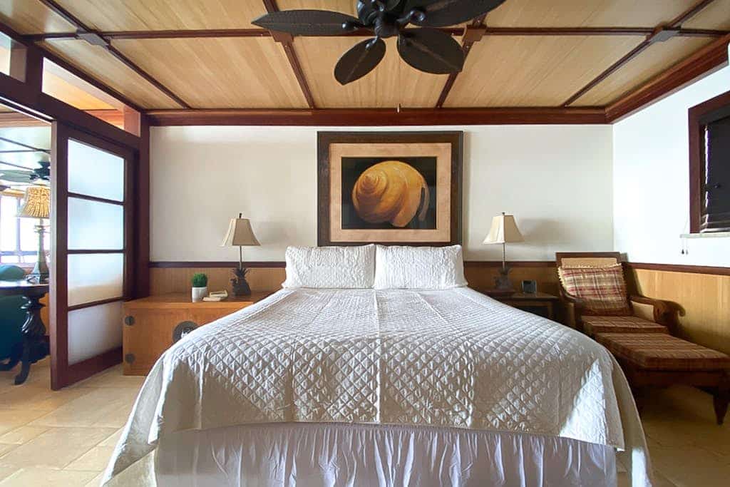 Oceanfront condo w/A/C, elevator, coastline views, lanai, hot tub, pool, tennis