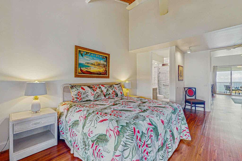 Waterfront condo with pool & hot tub, loft & lanai with ocean views
