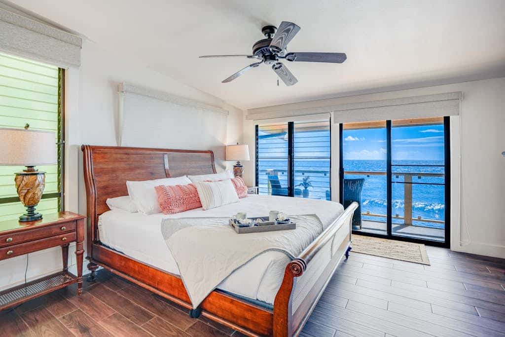 Snowbird-friendly oceanfront condo with heated pool, lanai, and amazing views