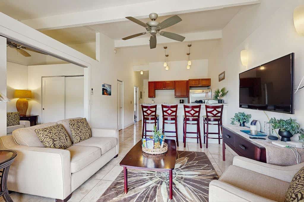 Charming 1 bedroom condo w/ pool, A/C and beach access, nearby coastal trails