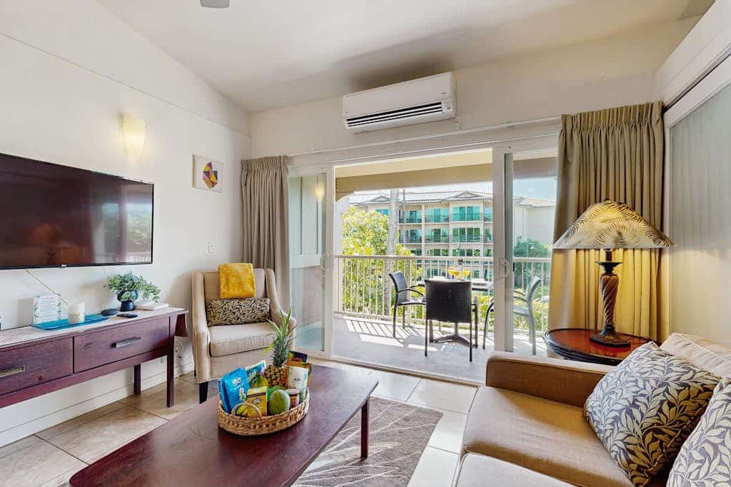 Charming 1 bedroom condo w/ pool, A/C and beach access, nearby coastal trails