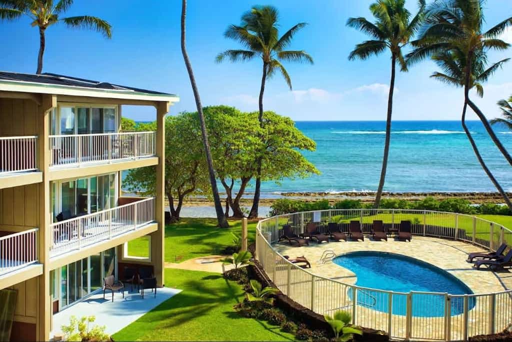 Charming 1 bedroom condo w/ pool, A/C and beach access, nearby coastal trails