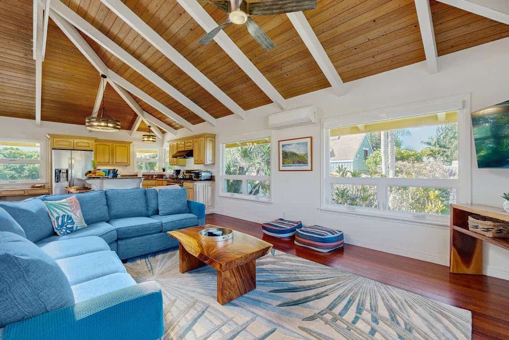 Newly furnished house w/ mountain & waterfall views, balcony, grill, A/C & washer/dryer