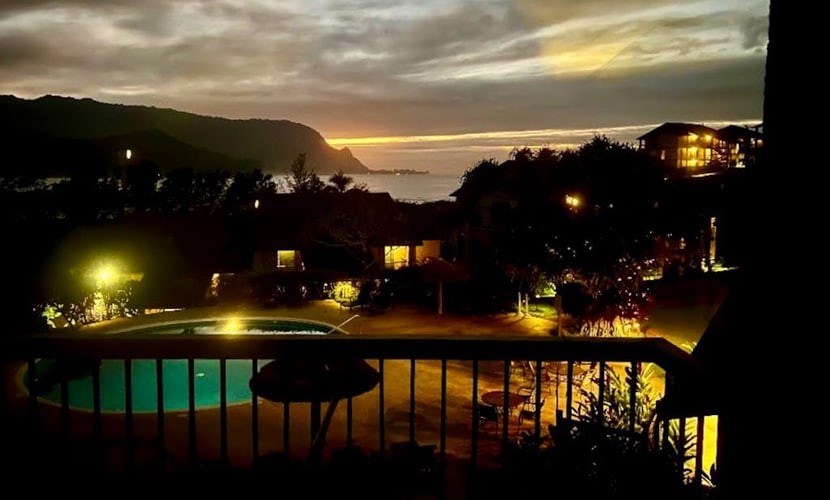 Ocean-view condo with lanai, AC, 2 pools & 8 tennis courts - walk to beach