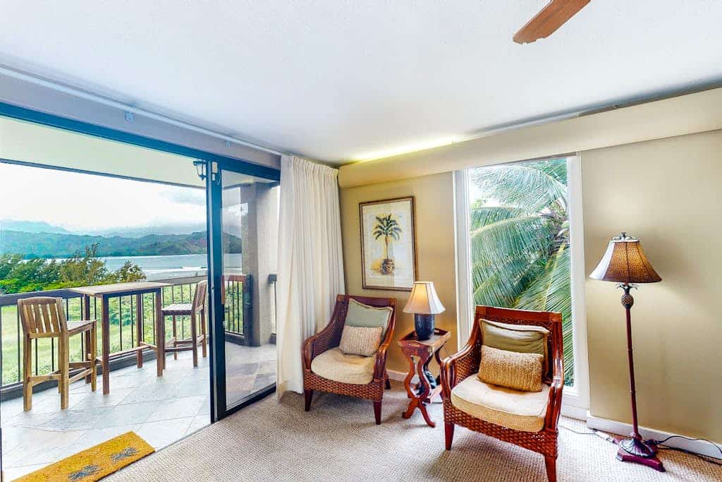 Corner hotel room with lanai, ocean views, outdoor pool, hot tub & grill