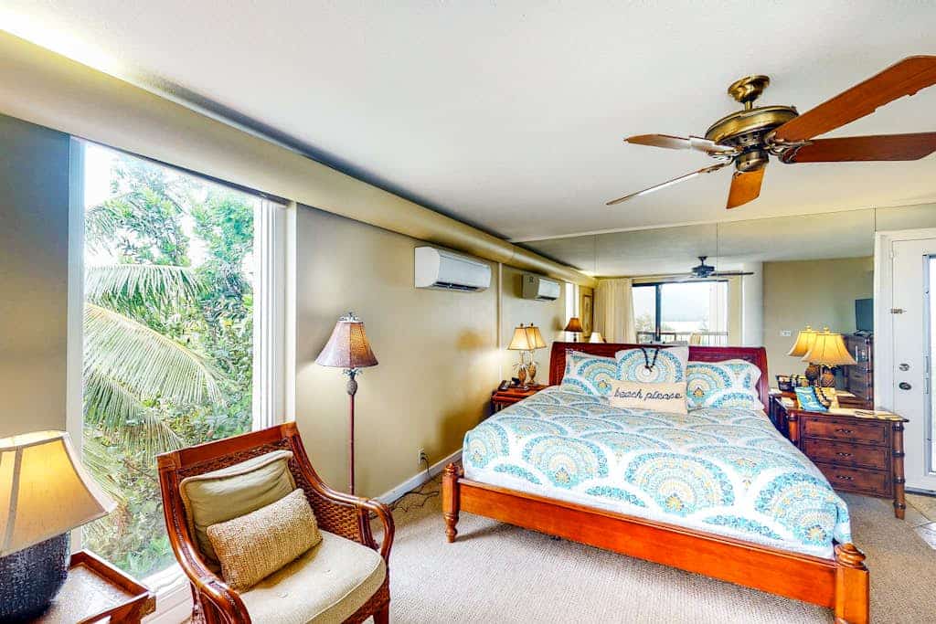 Corner hotel room with lanai, ocean views, outdoor pool, hot tub & grill