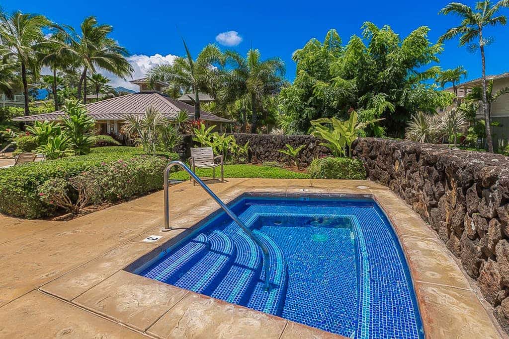 Family-Friendly Condo w/Balconies, Shared Pool, Hot Tub, Garden View, Central AC