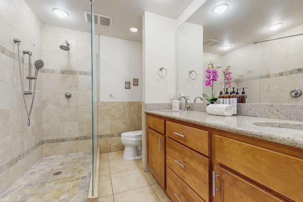 Manualoha 501 Ground-floor condo with loft, garden, upper deck, 2 pools, hot tub, tennis, with washer and dryer
 