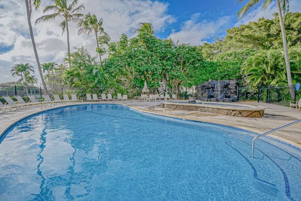 Manualoha 501 Ground-floor condo with loft, garden, upper deck, 2 pools, hot tub, tennis, with washer and dryer
 
