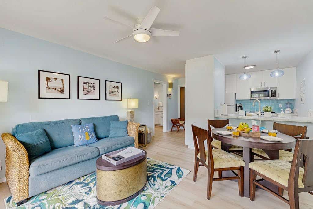 Dreamy island gem with free WiFi, shared pool & hot tub, private balcony & more