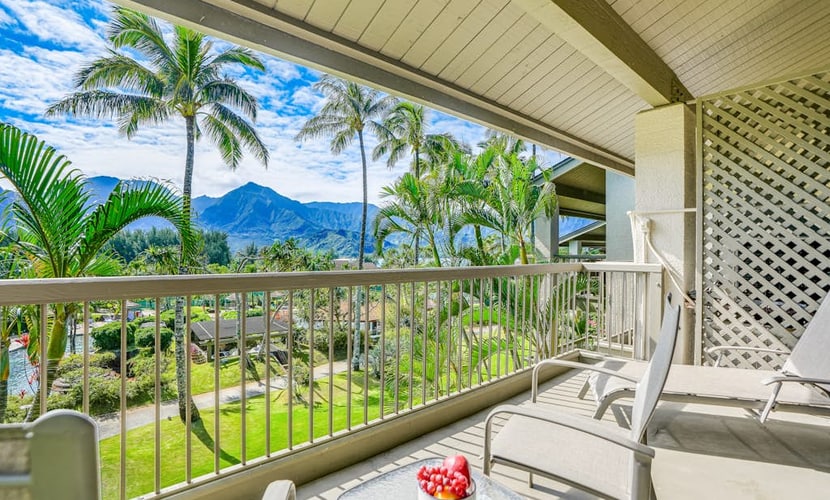 Top floor, loft-bedroom combo studios with garden, pool & mountain views