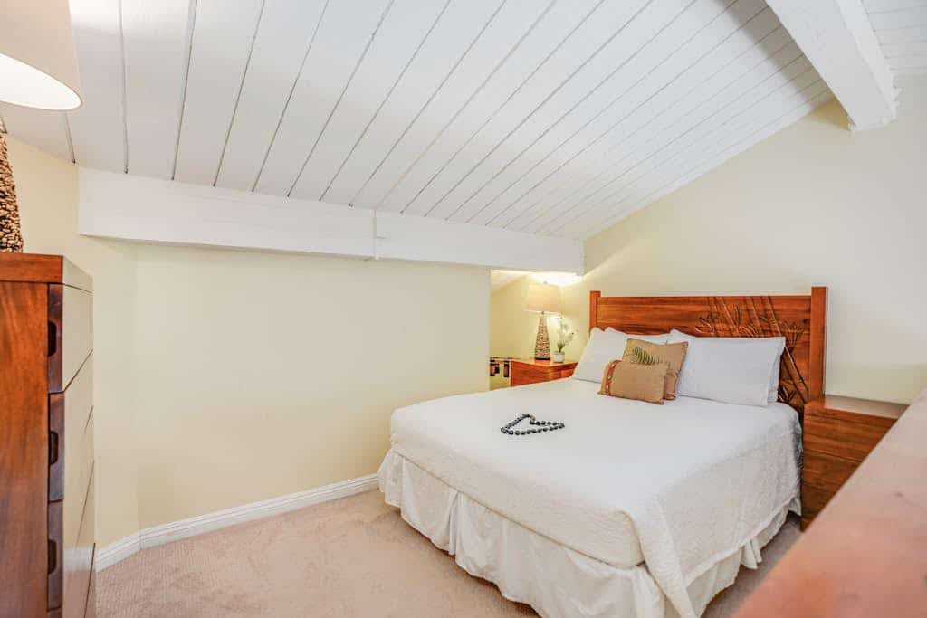 Top floor, loft-bedroom combo studios with garden, pool & mountain views
