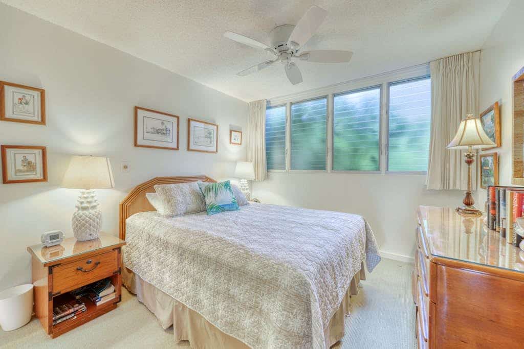 Garden-level condo in oceanfront complex w/ shared pool & great views