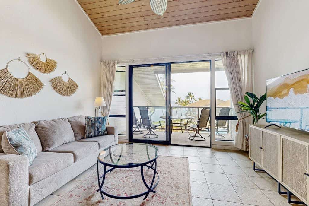 Oceanfront condo with pool, water view, high-speed WiFi, & full kitchen