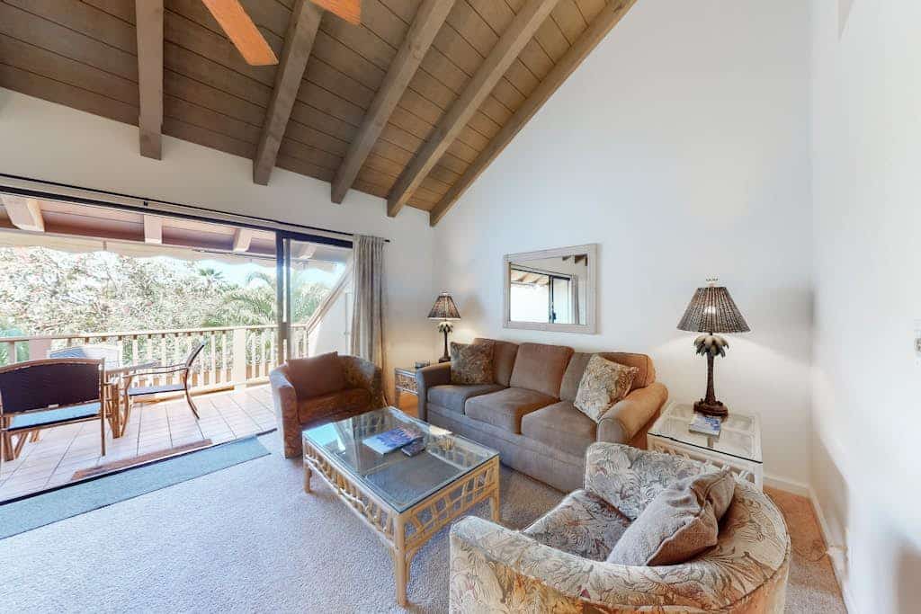 Top-level condo with pools, hot tub, grill, W/D - close to beach access