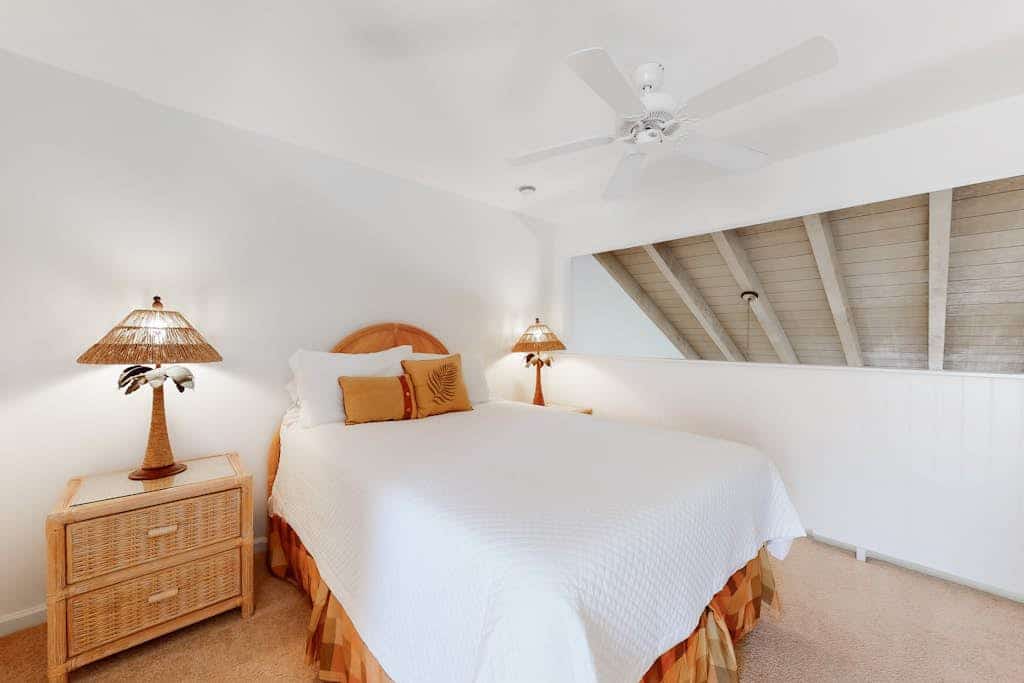 Top-level condo with pools, hot tub, grill, W/D - close to beach access