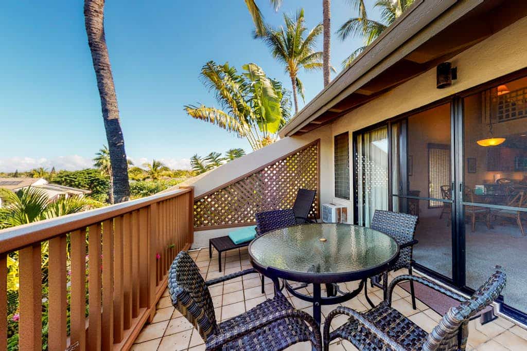 Condo in great locale with grill, pools & hot tub