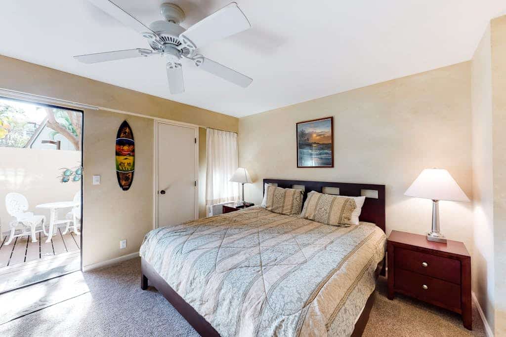 Beach lovers dream condo with pools, hot tub, beach access & W/D