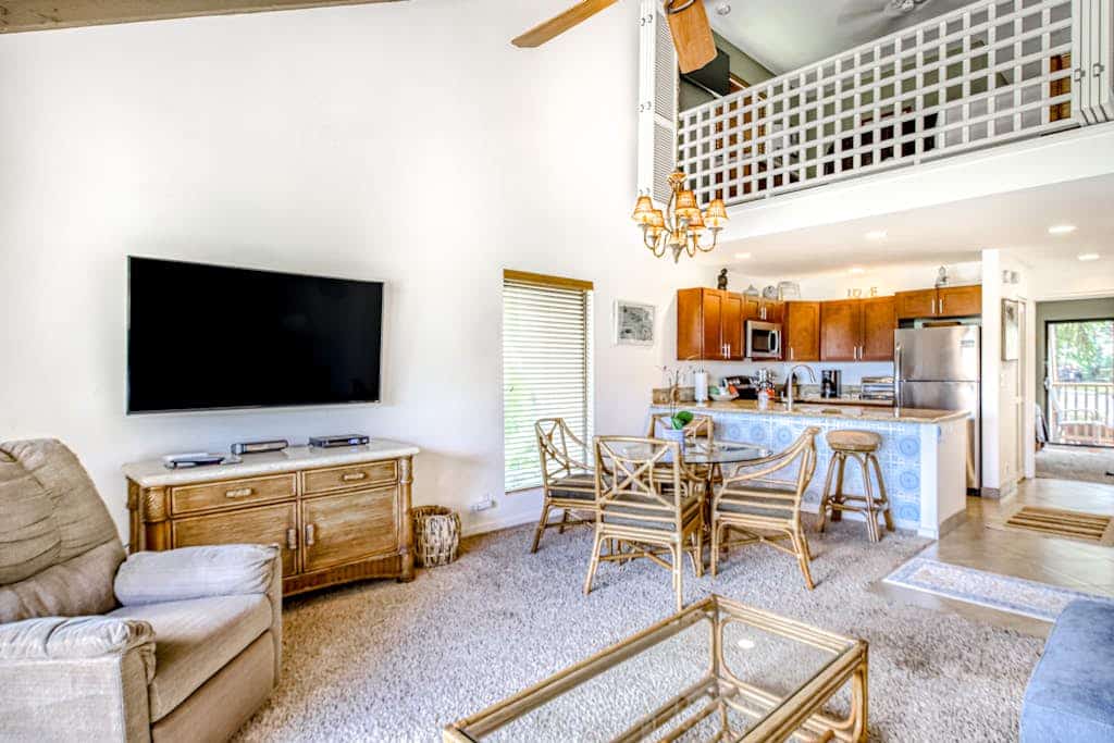 Serene, tropical getaway with fast WiFi, loft, pools, hot tubs & tennis